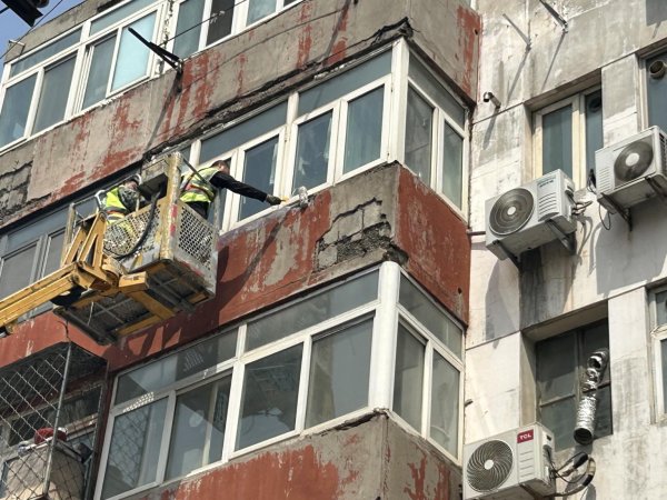 元富证券 横七条路第二社区紧急抢修开裂脱落外墙